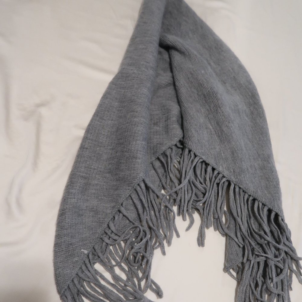 VINCE CAMUTO FRINGE SCARF